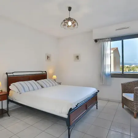 Charming Two-bedroom With Balcony And Garage By The Marina Apartamento