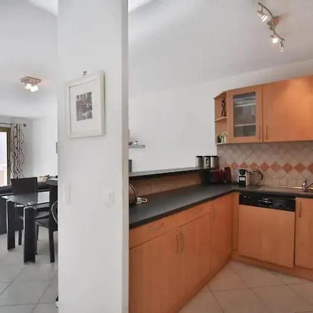 شقة Charming Two-bedroom With Balcony And Garage By The Marina *